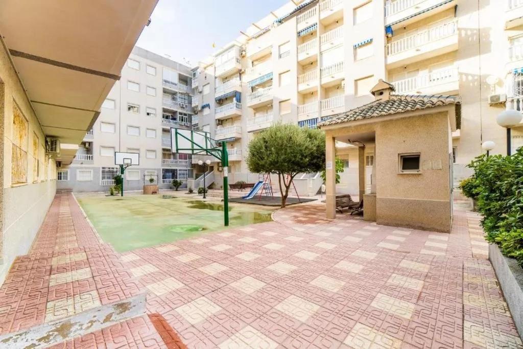 Mila Sloneczny Apartament W Torrevieja Centrum Екстер'єр фото